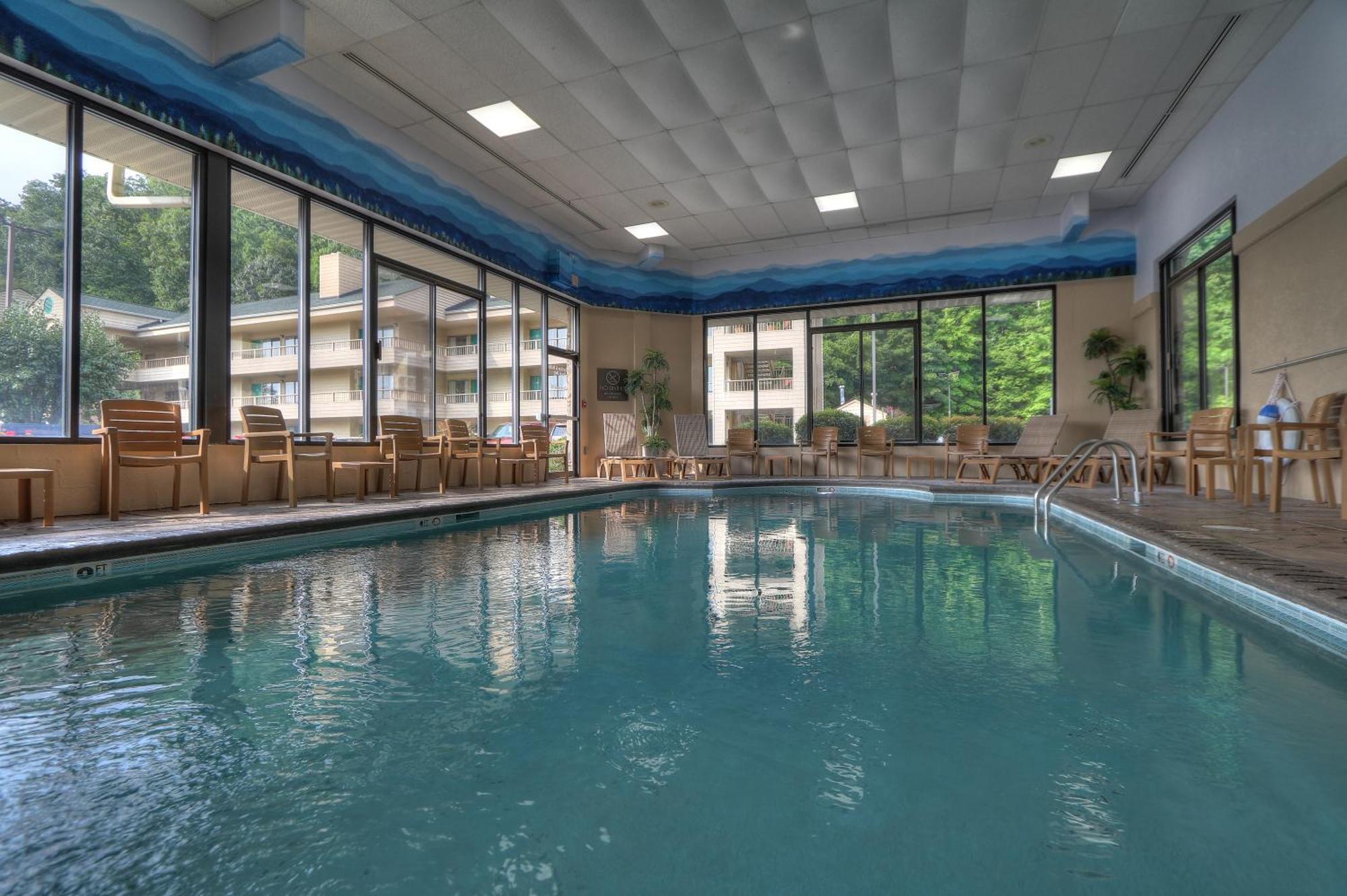 Comfort Inn & Suites At Dollywood Lane Pigeon Forge Exterior photo