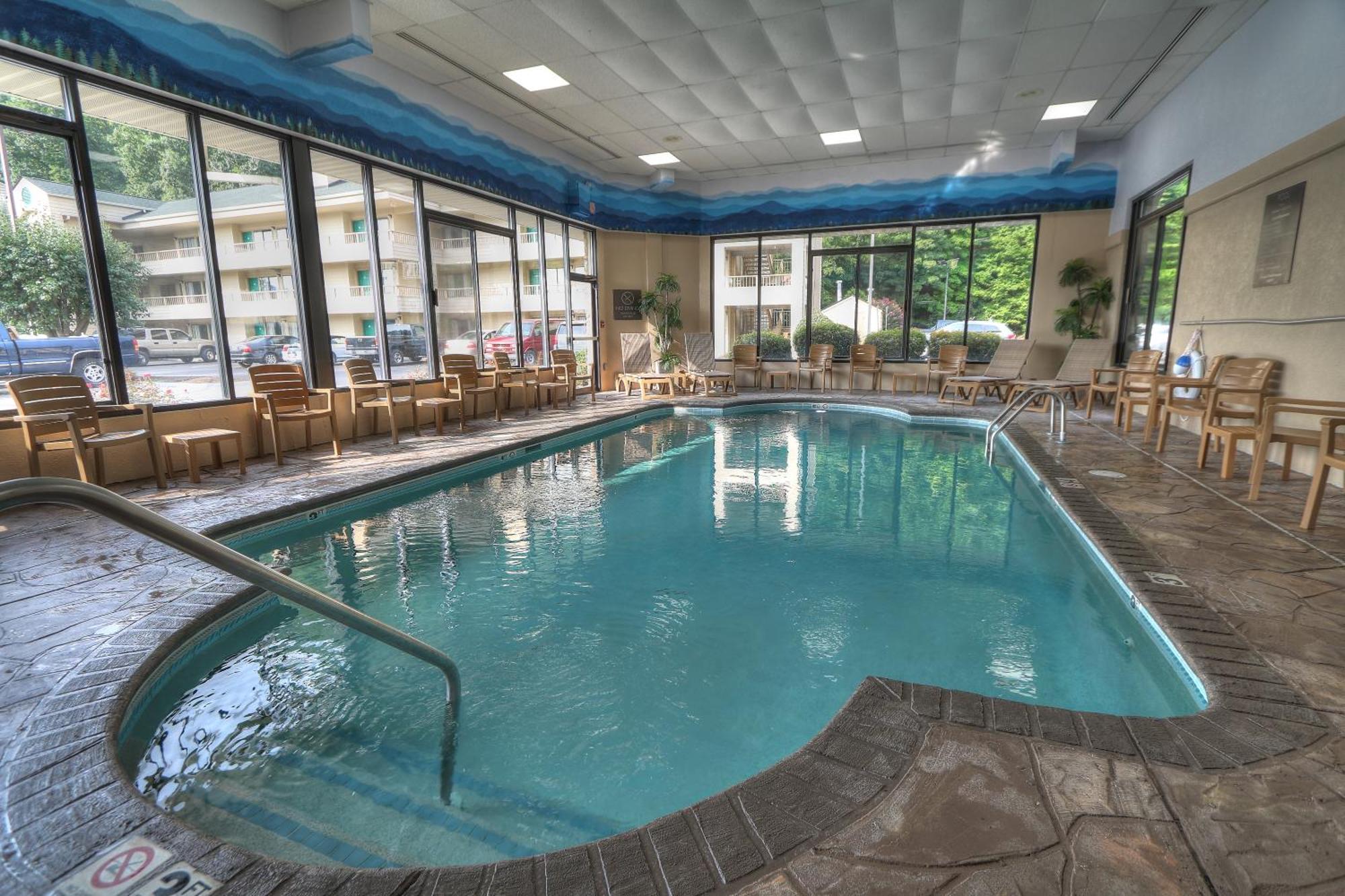Comfort Inn & Suites At Dollywood Lane Pigeon Forge Exterior photo